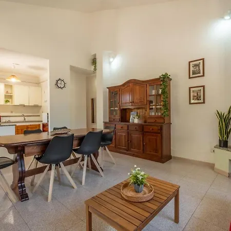 Tenuta Bucaneve- Retreat 5 Minutes From The Lägenhet Solanas (Cagliari)